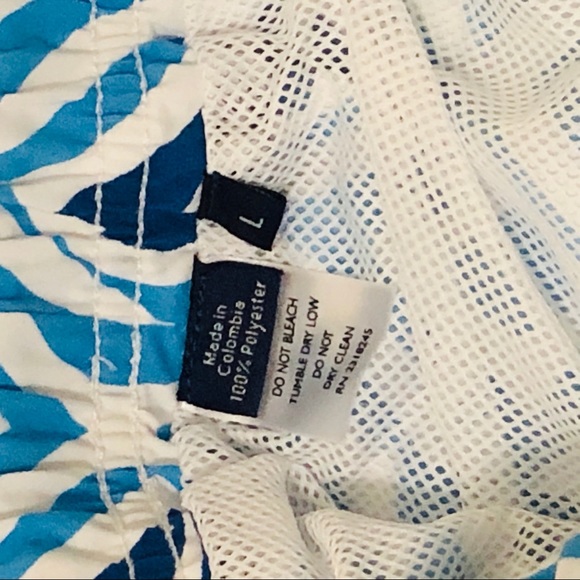 Vineyard Vines Chappy trunk size Large. - Picture 3 of 3